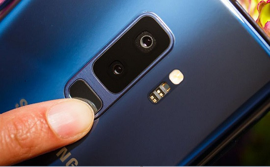 Dấu hiệu cho thấy hư hỏng camera sau Samsung S9 Plus Dấu hiệu cho thấy hư hỏng camera sau Samsung S9 Plus