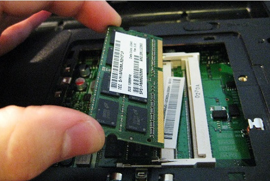 Laptop sập nguồn do RAM lỏng