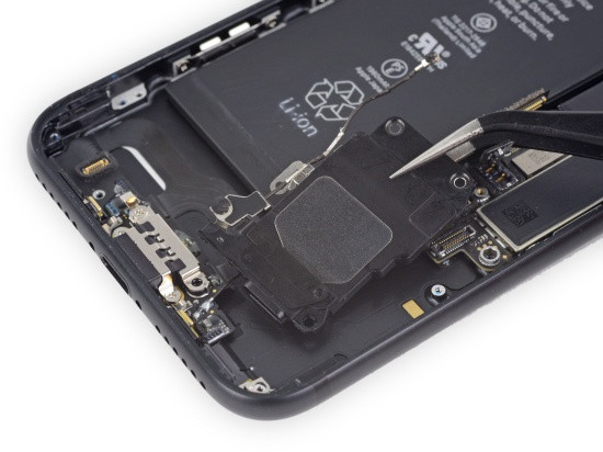 Loa ngoài iPhone 7 bị hư luôn mang đến nhiều khó chịu