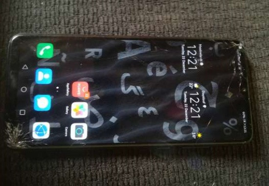 Mặt kính Huawei Y6p bị bể Mặt kính Huawei Y6p bị bể