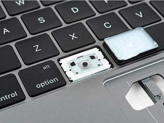 Nhiều nguyên nhân làm cho bàn phím Macbook bị hư hỏng