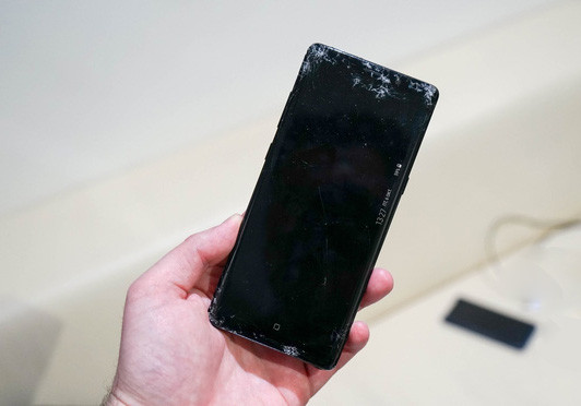 Samsung Note 8 bị đốm đen vỡ màn hình