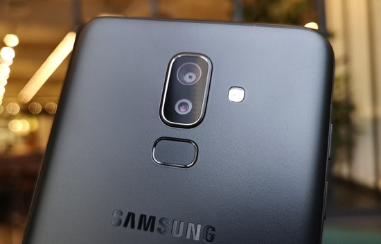 Thay camera sau Samsung J8 Thay camera sau Samsung J8