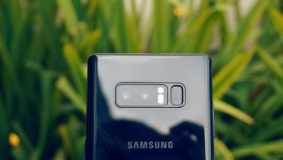 Thay camera sau Samsung Note 8 khi camera bị hư hỏng