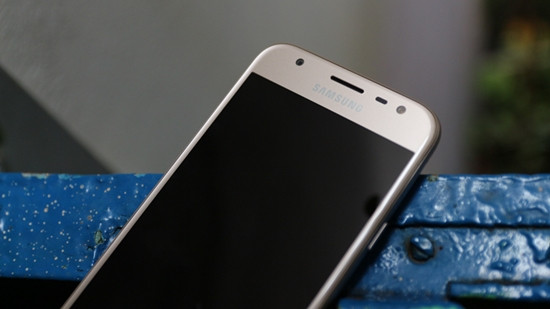 Màn hình Samsung J3 Pro bị tối đen Màn hình Samsung J3 Pro bị tối đen