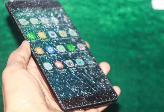 Mặt kính Samsung A9 Pro bị vỡ Mặt kính Samsung A9 Pro bị vỡ