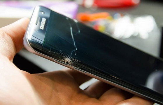 Thay mặt kính là giải pháp khi mặt kính Samsung S7 Edge bị vỡ Samsung S7 Edge bị vỡ mặt kính