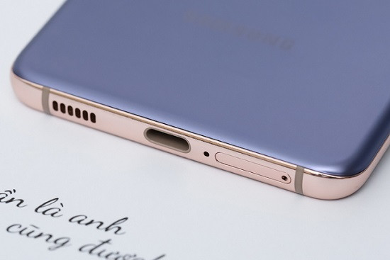 Vệ sinh cổng kết nối Samsung S21 Vệ sinh cổng kết nối Samsung S21