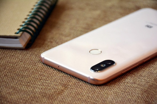 Camera sau Xiaomi Mi 8 Camera sau Xiaomi Mi 8