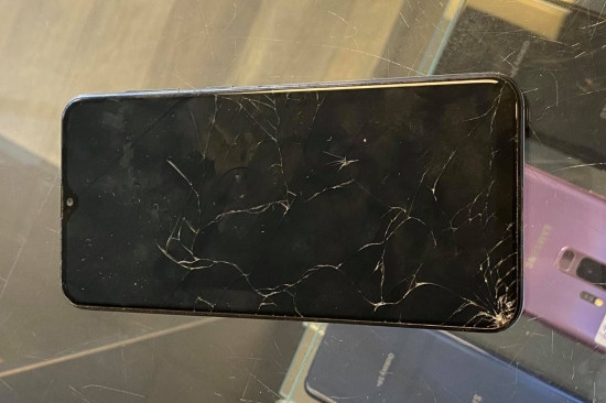 Nguyên nhân Samsung A20 bị loạn cảm ứng Nguyên nhân Samsung A20 bị loạn cảm ứng