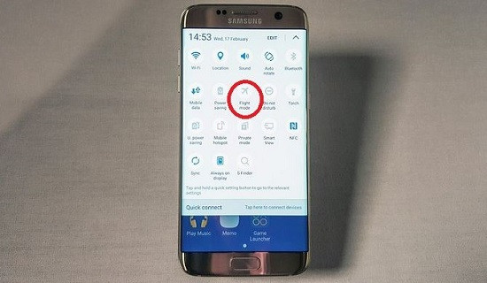 Kiểm tra chế độ máy bay trên Samsung
