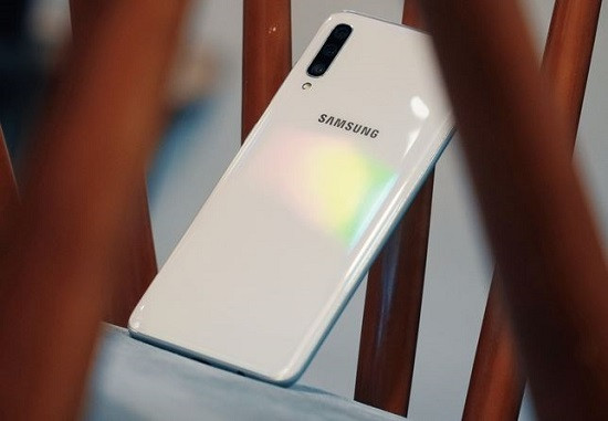 Dấu hiệu nắp lưng Samsung A90 bị hư hỏng