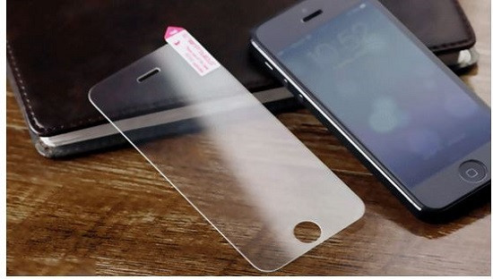 Chia sẻ cách dán màn hình điện thoại không bị bong bóng