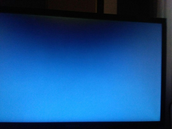 Nguyên nhân máy tính bị màn hình xanh không có chữ