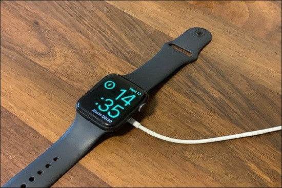 Sạc pin Apple Watch đúng cách