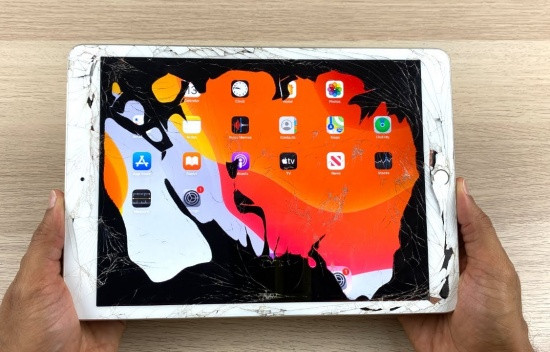 Mặt kính iPad Gen 7 bị vỡ