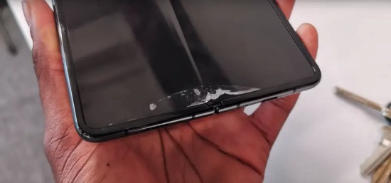 Mặt kính Samsung Z Fold 1 bị hư