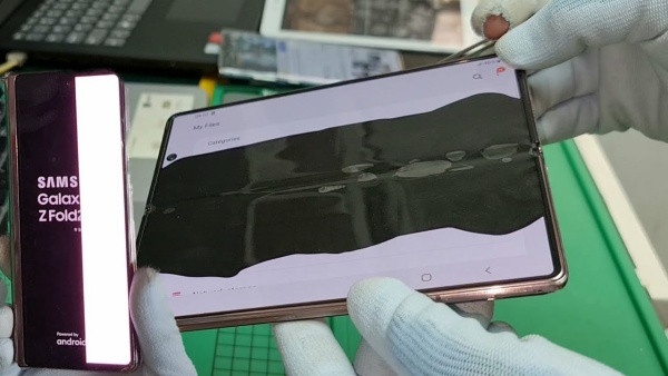 Màn hình Samsung Z Fold 2 bị hư