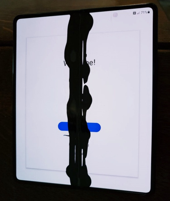 Samsung Z Fold 3 hỏng màn hình