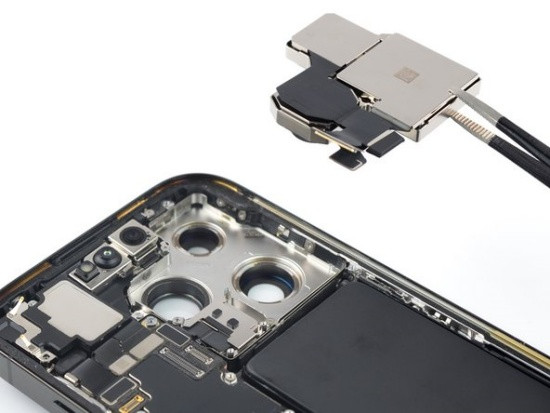 Camera sau iPhone 14 Pro Camera sau iPhone 14 Pro