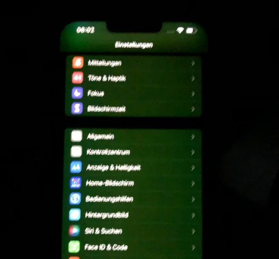 iPhone 13 Pro bị lỗi màn hình xanh