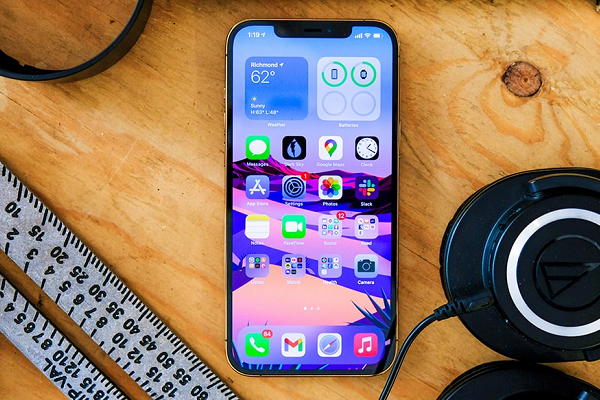 iPhone 12 Pro Max sạc không vào pin do đâu, khắc phục thế nào