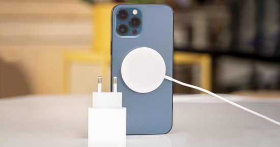 Nên dùng sạc nào cho iPhone 13 Pro Max Nên dùng sạc nào cho iPhone 13 Pro Max
