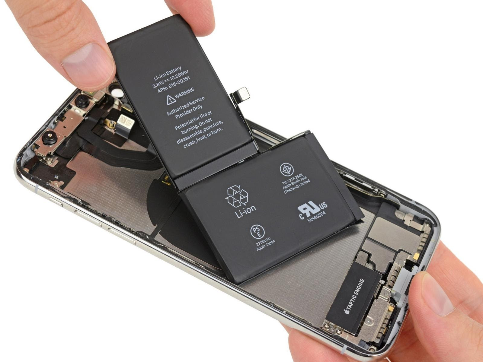Thay pin iPhone 12 có mất chống nước không