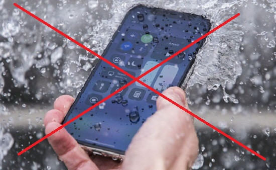 Tránh để iPhone X tiếp xúc trực tiếp với nước