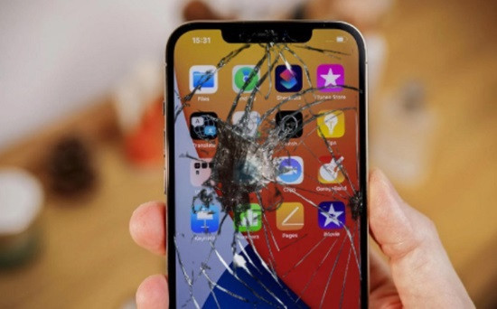 Lý do iPhone 12 bị mờ góc màn hình Lý do iPhone 12 bị mờ góc màn hình