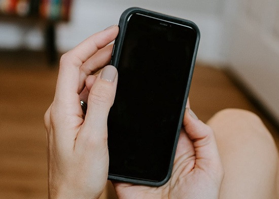 Tình trạng iPhone 12 vẫn chạy nhưng không lên màn hình Tình trạng iPhone 12 vẫn chạy nhưng không lên màn hình