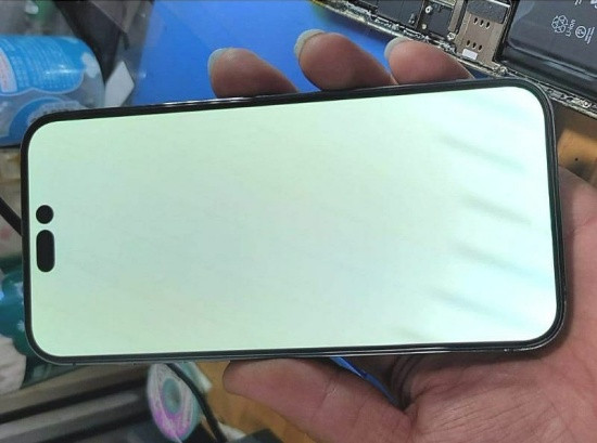 iPhone 14 Pro Max lỗi màn hình xanh
