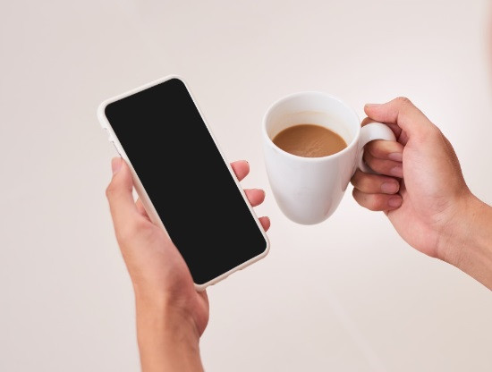 Tình trạng iPhone 12 bị đen màn hình mà vẫn có tiếng Tình trạng iPhone 12 bị đen màn hình mà vẫn có tiếng