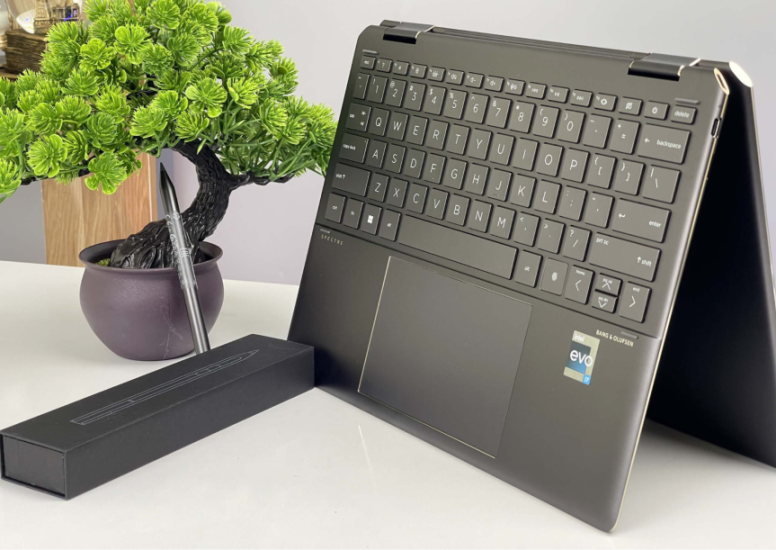 Cách bảo vệ bàn phím laptop HP Spectre X360 trước và sau khi thay