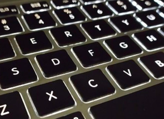 Nhận biết laptop HP có đèn bàn phím như thế nào?