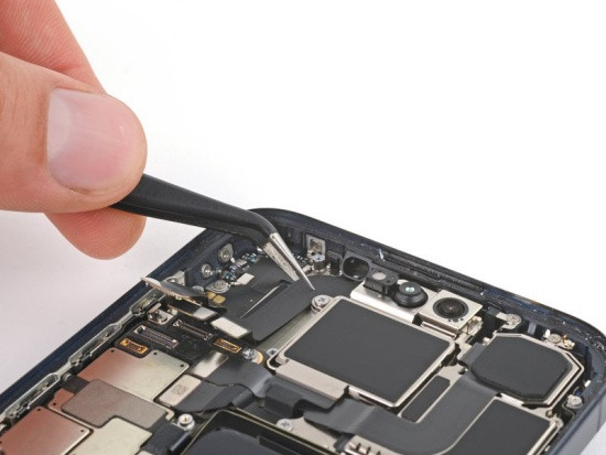 Thay camera trước iPhone 15 Pro Max chất lượng Thay camera trước iPhone 15 Pro Max chất lượng