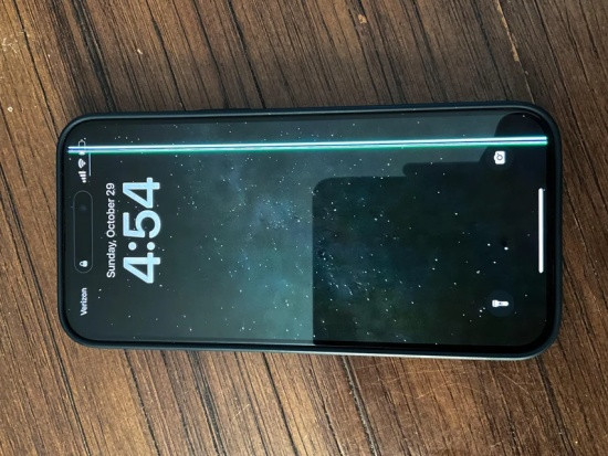 Trường hợp thay màn iPhone 15 Pro Max Thay kính iPhone 15 Pro Max