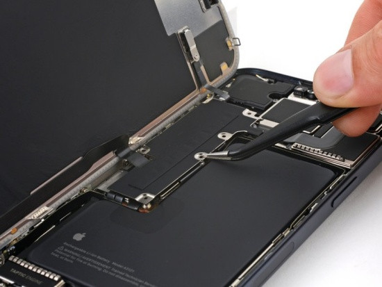 iPhone 15 Pro Max bị chai pin, nguyên nhân và dấu hiệu
