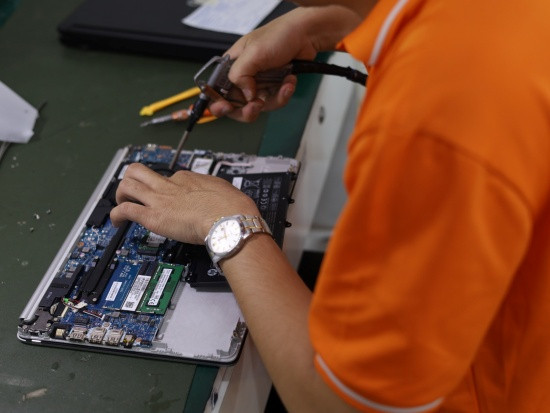 Kỹ thuật sửa laptop tay nghề cao