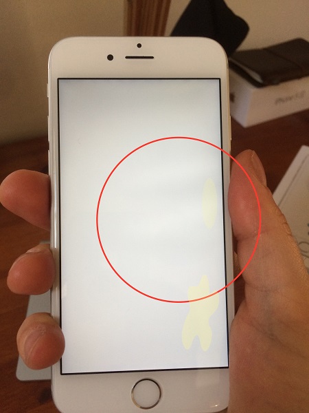 Màn hình iPhone bị ố vàng