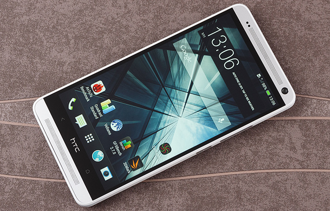 HTC One Max sở hữu màn hình có kích thước lớn thay man hinh HTC One Max