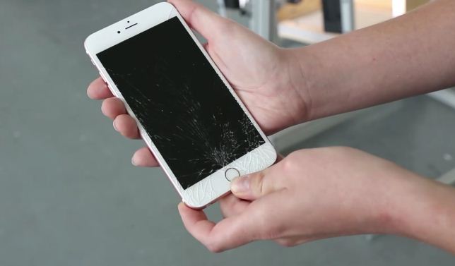 Trường hợp iPhone 8 bị vỡ kính không cần thay màn hình