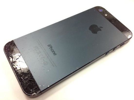 Vỏ iPhone 5 bị nứt và xuất hiện nhiều vết trầy xước thay vo iPhone 5