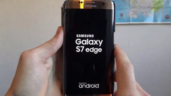 Samsung S7 Edge mat loa ngoai