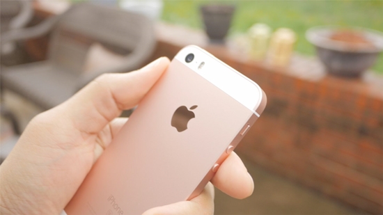 thay-loa-ngoai-iPhone-SE-1