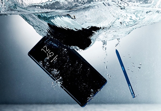 Ngấm nước quá lâu cũng có thể làm nút nguồn của Note 8 bị hư hỏng