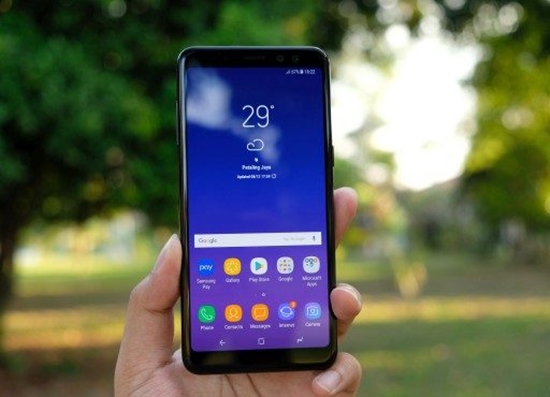 Samsung A8 2018 bi nong may