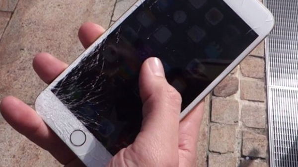 iPhone 6 vỡ mặt kính nhìn khá xấu xí