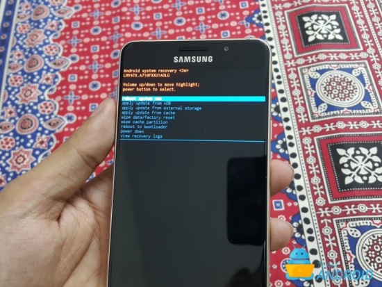 Làm sao để reset máy Samsung mà không làm mất dữ liệu?