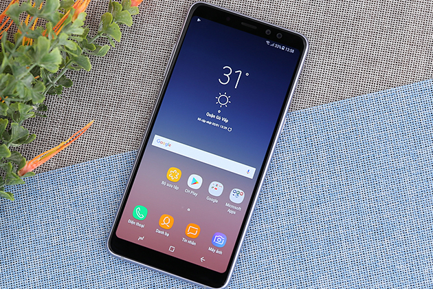 Thay màn hình Samsung A8 Star bao nhiêu tiền hiện nay?